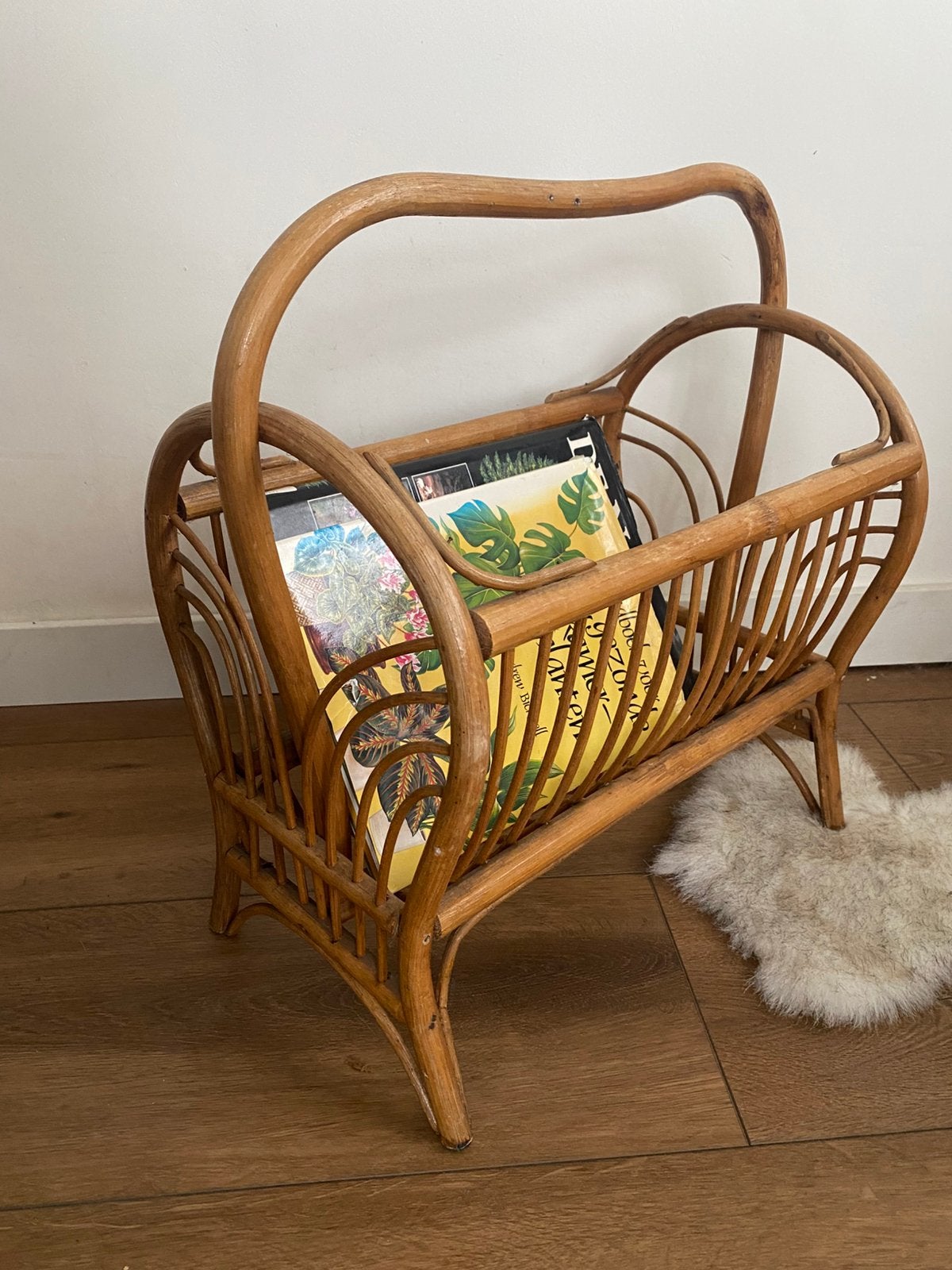 Mooie vintage houten/ rieten / bamboe krantenbak, Ophalen of Verzenden, Gebruikt