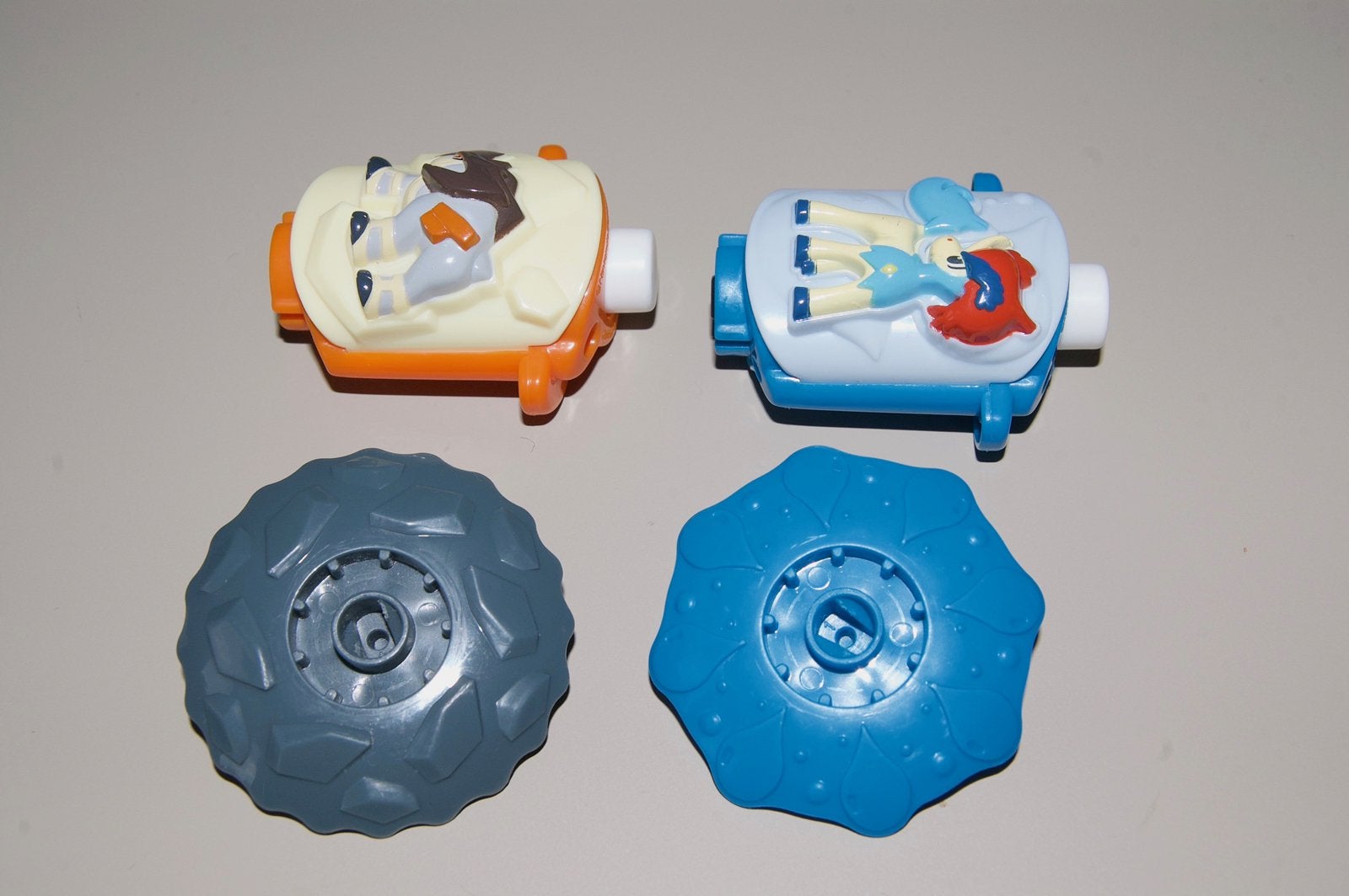 Pokémon 2 Flying disk spinners 2012 7-Eleven Japan, Ophalen of Verzenden, Zo goed als nieuw