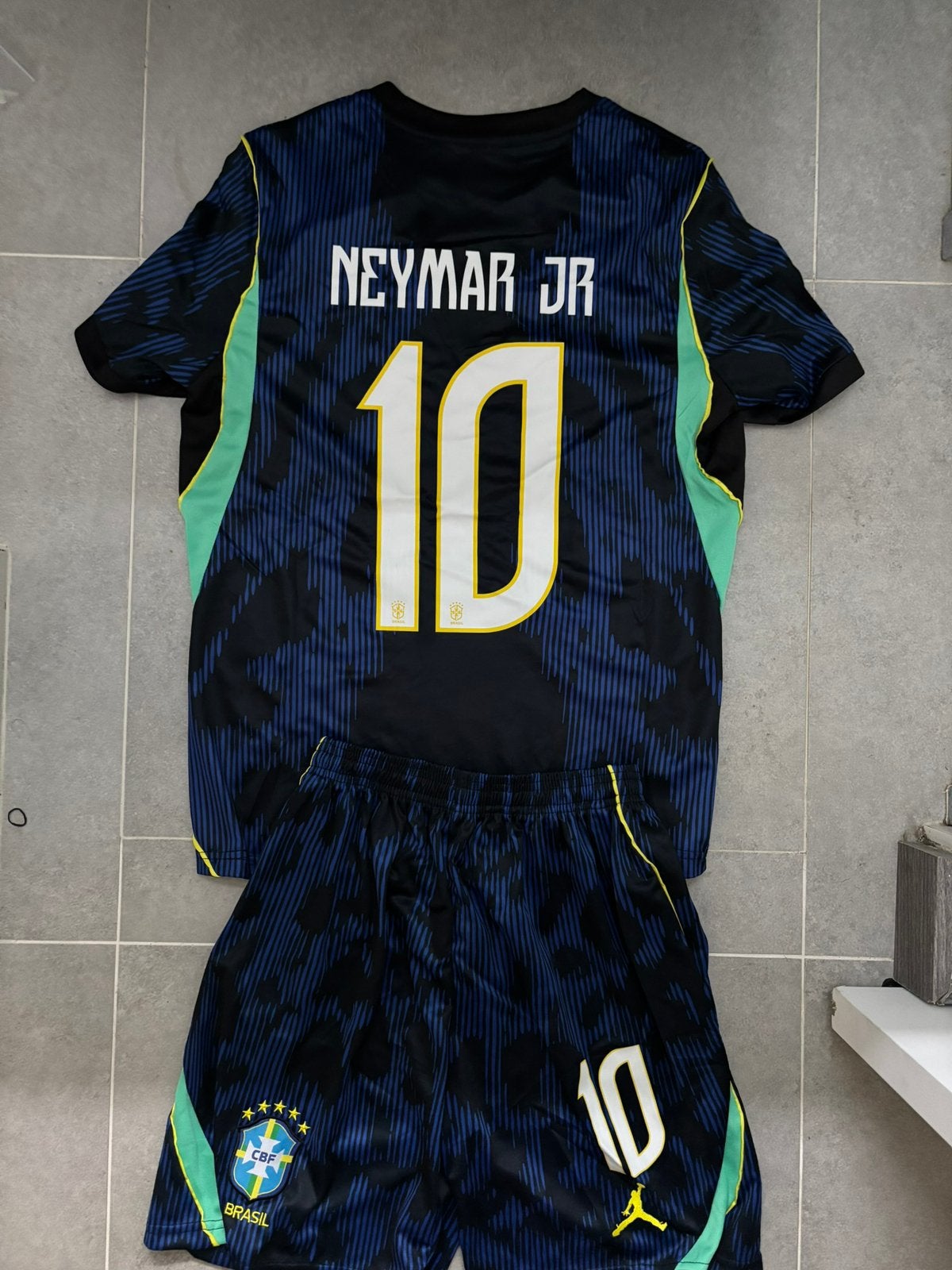 Brazilië WK Uit-Set Neymar 10, Sport en Fitness, Ophalen of Verzenden, Nieuw, Set