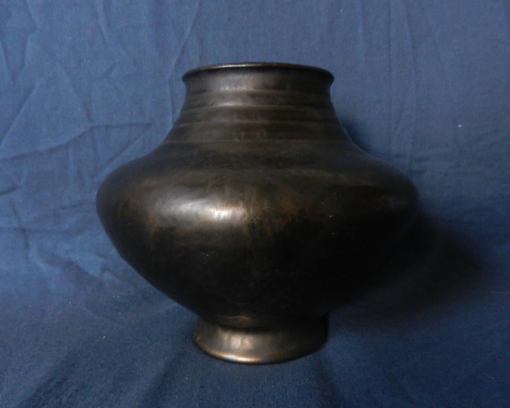 Fraaie bronskleurig geglazuurde vaas KAMO Mobach h. 14,4 cm., Ophalen of Verzenden
