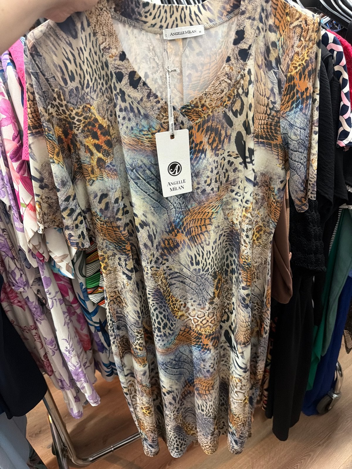Angelle Milan Jurk met Dierenprint - Verkrijgbaar in S, M, L, Kleding | Dames, Ophalen, Overige kleuren, Nieuw, Knielengte