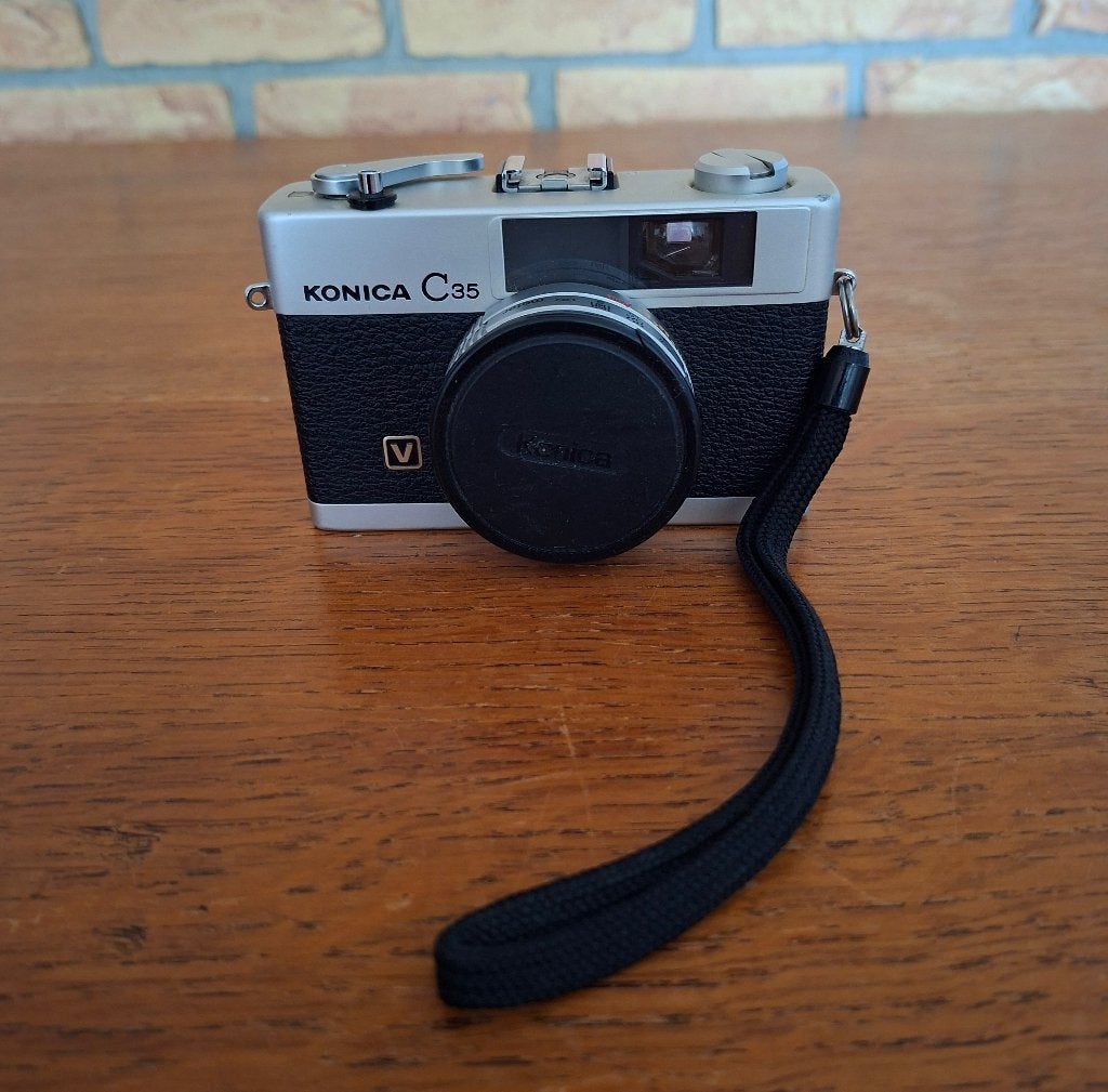 Konica C 35 - V analoge camera, Audio, Tv en Foto, Fotocamera's Analoog, Ophalen of Verzenden, Gebruikt, Compact, Konica