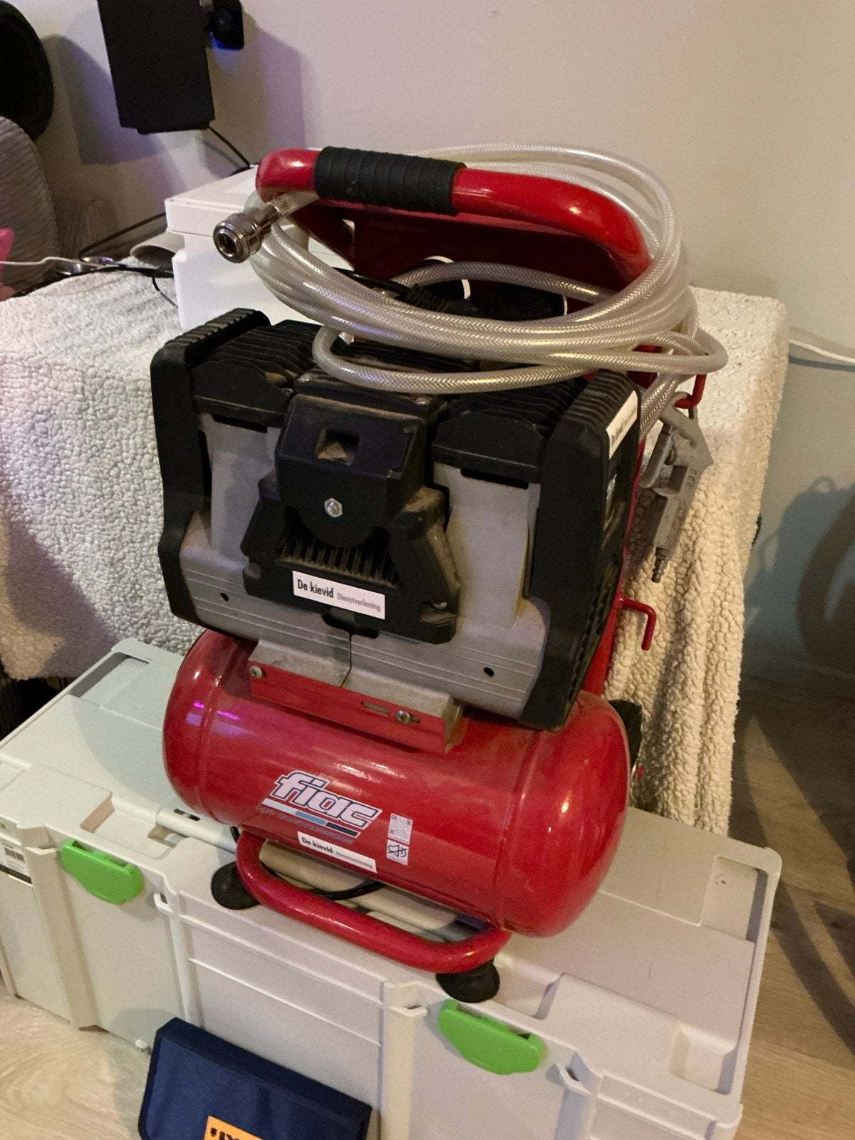 FIAC Compressor met slang - Zo goed als nieuw, Doe-het-zelf en Verbouw, Ophalen, 6 tot 10 bar, Zo goed als nieuw, 25 tot 100 liter