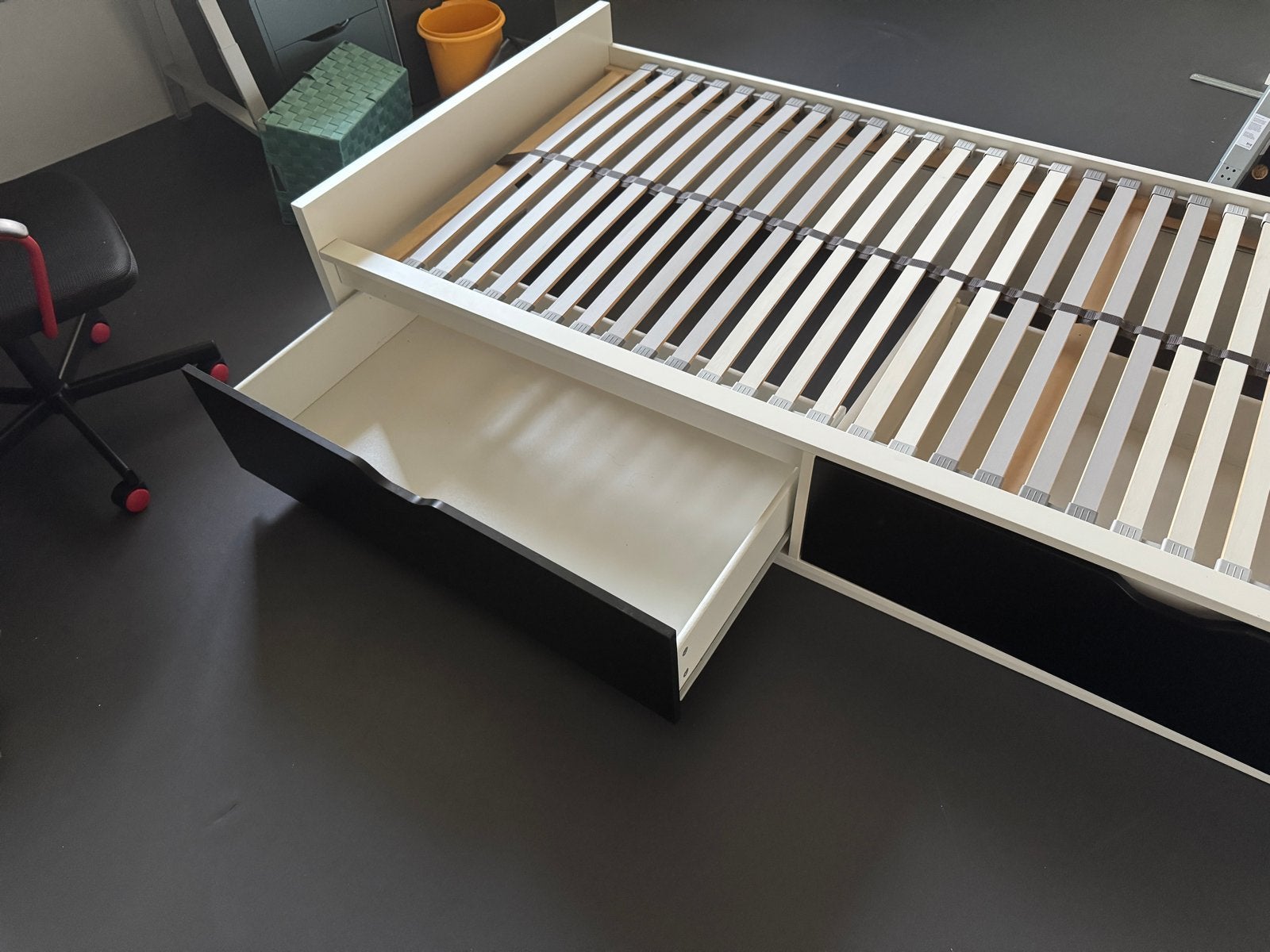 Eenpersoonsbed met opberglades - Wit/Zwart, Huis en Inrichting, Slaapkamer | Bedden, Ophalen, Gebruikt, 90 cm, Eenpersoons