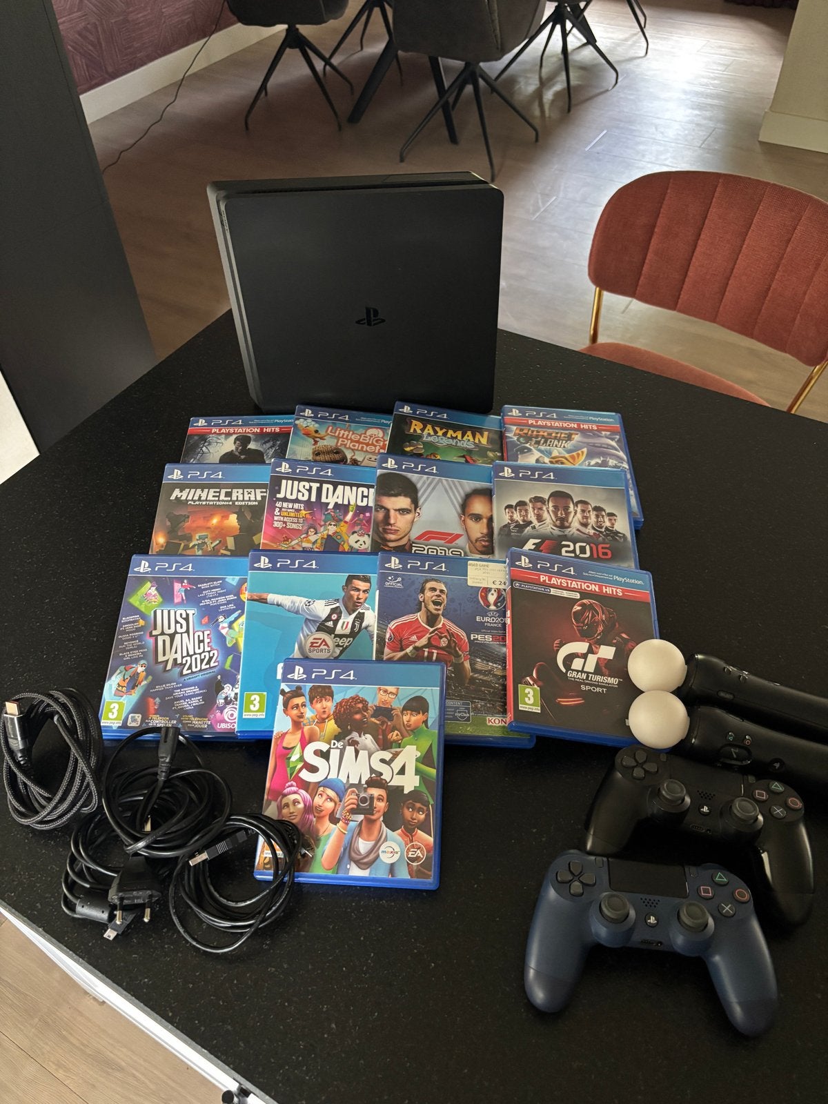PlayStation 4 Slim met 2 controllers en 13 games, Met 2 controllers, Ophalen of Verzenden, Zo goed als nieuw, Slim