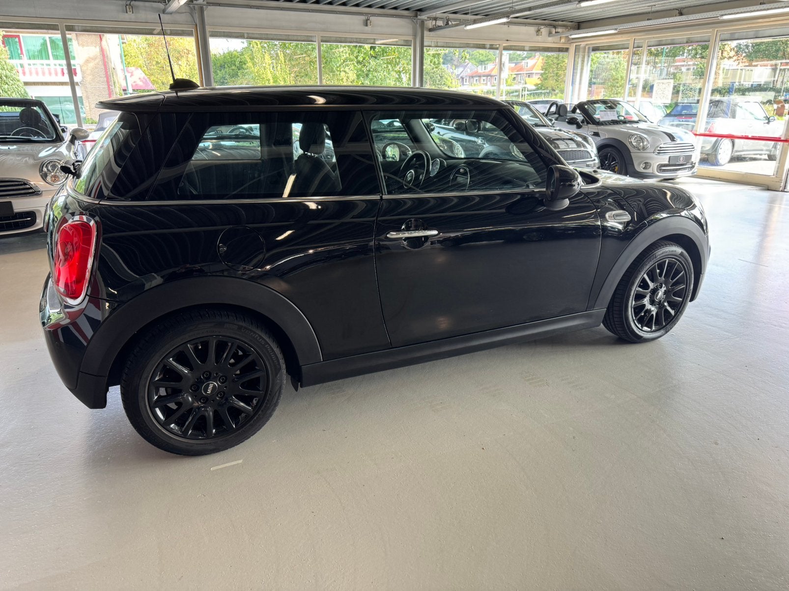 Mini 1.5 Cooper 2017 Zwart ( 6 MAANDEN GARANTIE ), Auto's, Voorwielaandrijving, Zwart, 4 stoelen, Origineel Nederlands