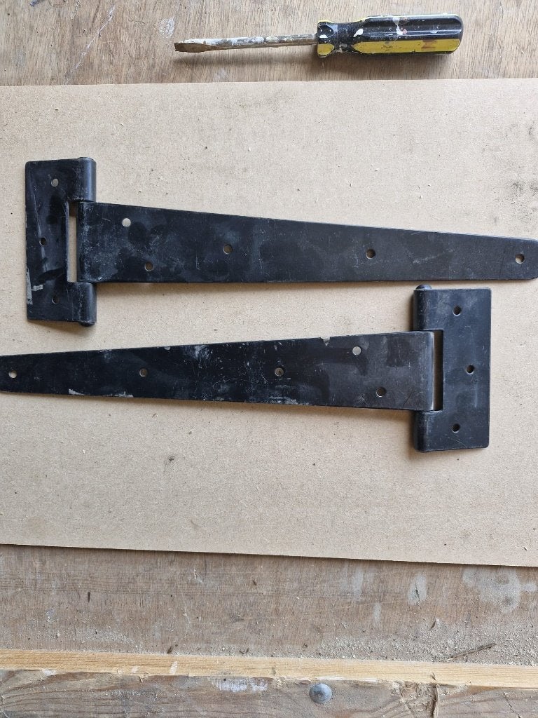 2  zwarte hengen nieuw, Doe-het-zelf en Verbouw, Hang- en Sluitwerk, Ophalen, Nieuw, IJzer, Scharnier