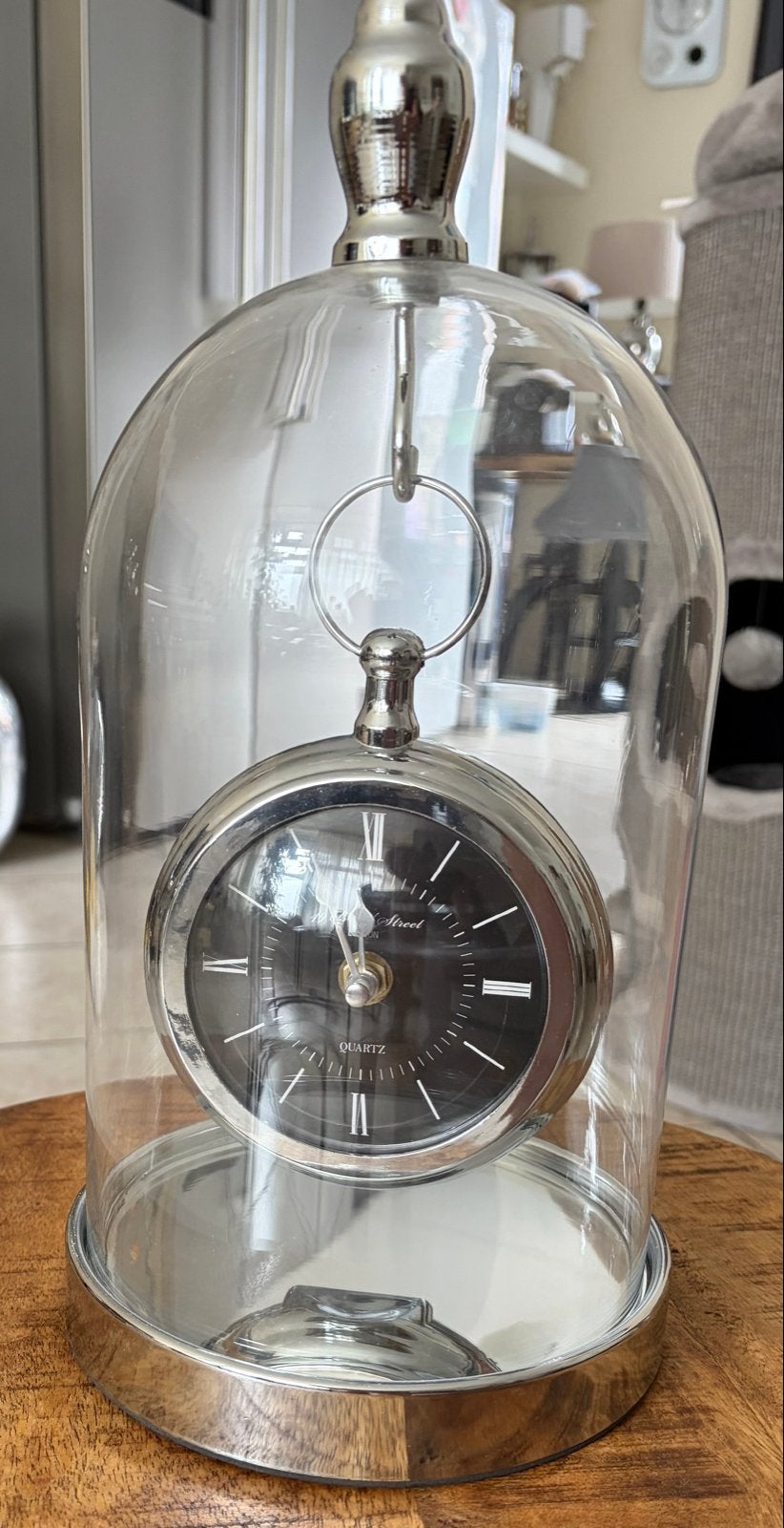 Decoratieve klok in glazen stolp - Klassieke charme, Antiek en Kunst, Ophalen
