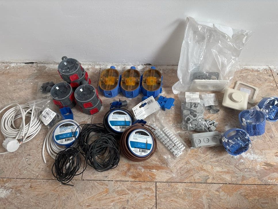 Diverse elektrische installatiematerialen, Ophalen of Verzenden, Zo goed als nieuw, Overige merken, Kabel of Snoer