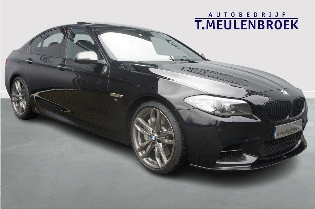 BMW 5 Serie M550xd Glasdak, (bj 2016, automaat), Auto's, BMW, Automaat, Gebruikt, 2993 cc, 2000 kg