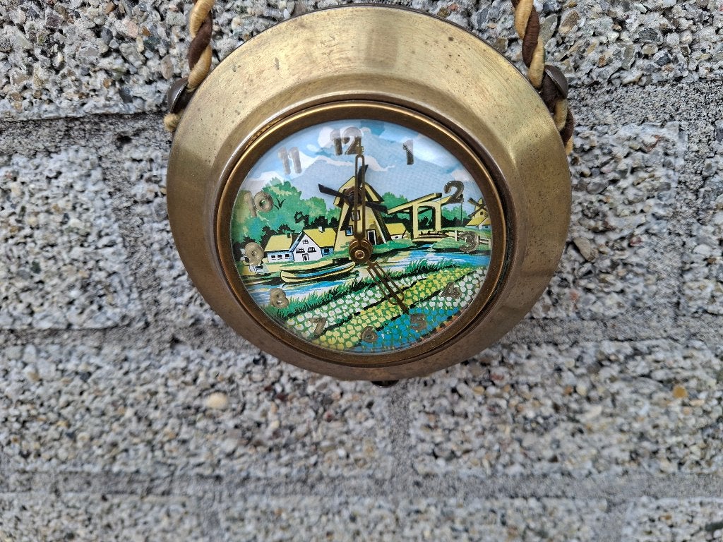 schitterende antieke messing opwindbare wandklok met molen, Antiek en Kunst, Ophalen of Verzenden