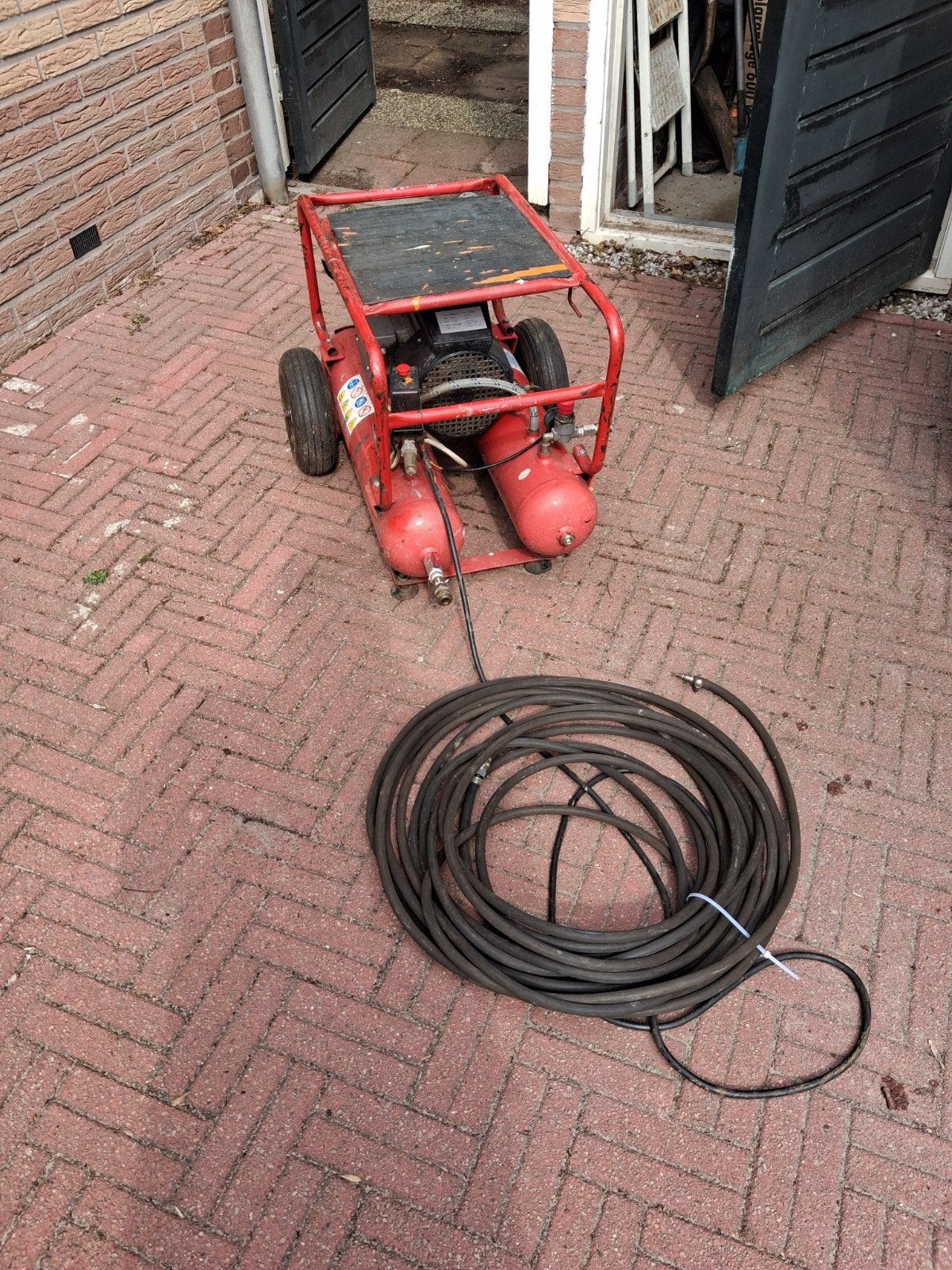 Mobiele compressor 2.2 kW / 3 PK - Gebruikt, 100 liter of meer, Ophalen, 200 tot 400 liter/min
