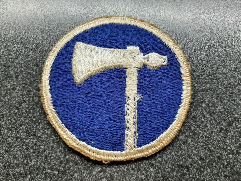 US ARMY  - 19th Army  Corps  / 68 mm.rond- afwijkend borduur, Verzamelen, Militaria | Tweede Wereldoorlog, Ophalen of Verzenden