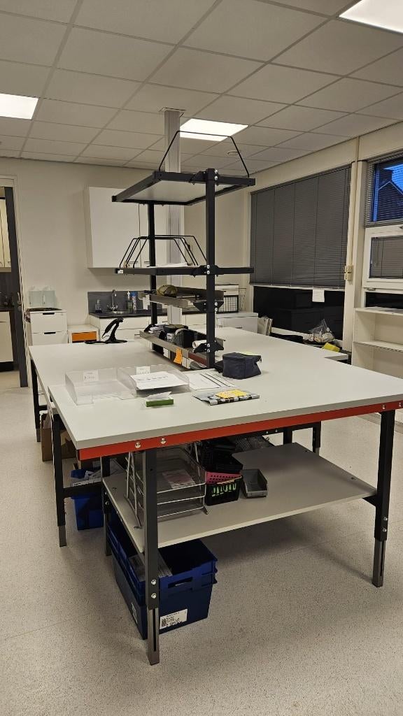 Industriele laboratorium tafels, Ophalen, In hoogte verstelbaar, Zo goed als nieuw