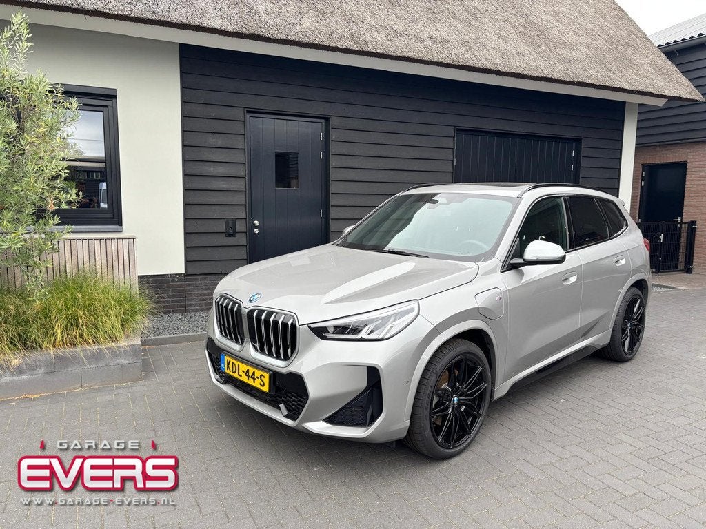BMW X1 xDrive30e M-Sport | Pano dak | Elektr. Trekhaak | 20', Auto's, BMW, 16 kWh, 105 min, Plug-in hybride, Bedrijf