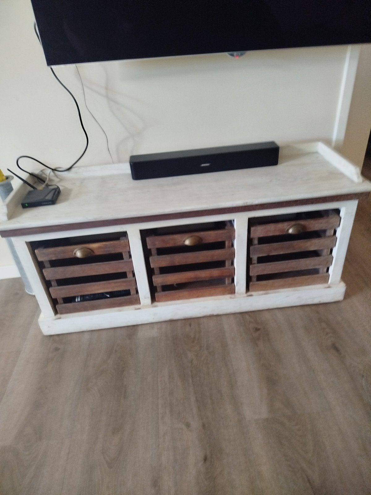 Gratis af te halen: Houten tv-meubel met 3 lades, Huis en Inrichting, Kasten | Overige, Ophalen of Verzenden, Gebruikt
