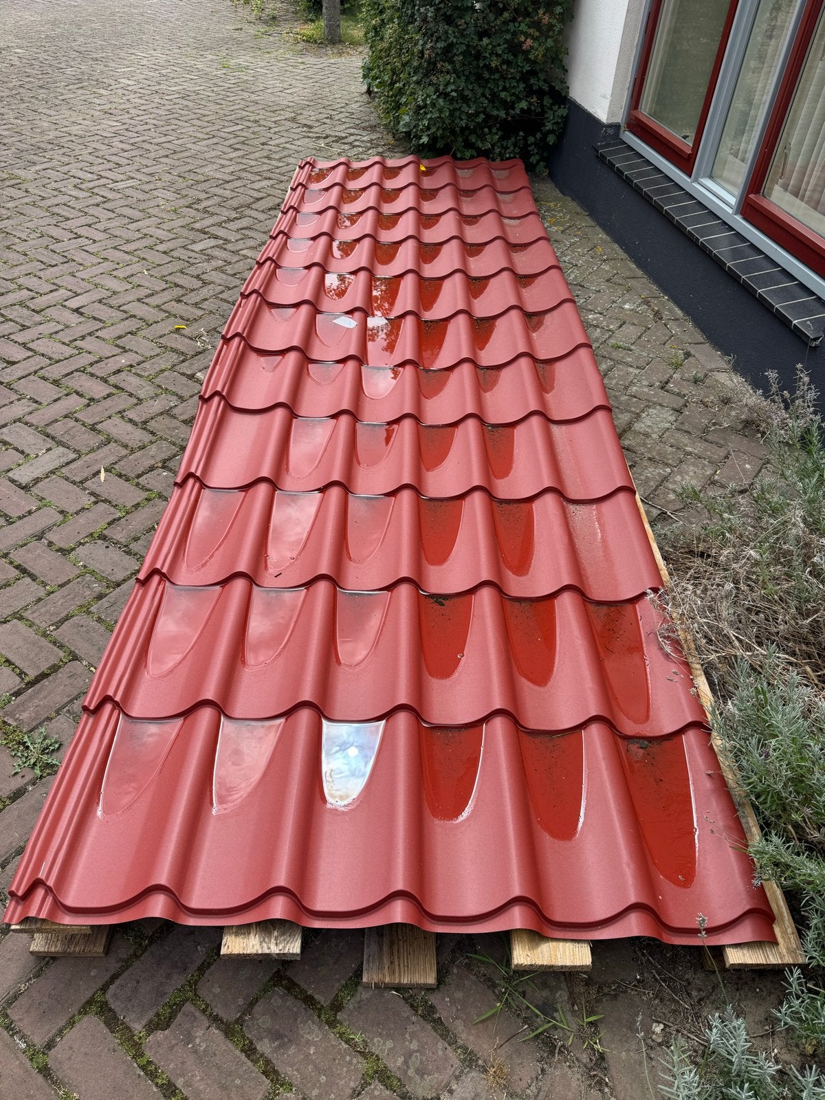 Rode dakpanplaat - nieuw, Doe-het-zelf en Verbouw, Dakpannen en Dakbedekking, 10 tot 15 m², Zo goed als nieuw, Metaal, Rood