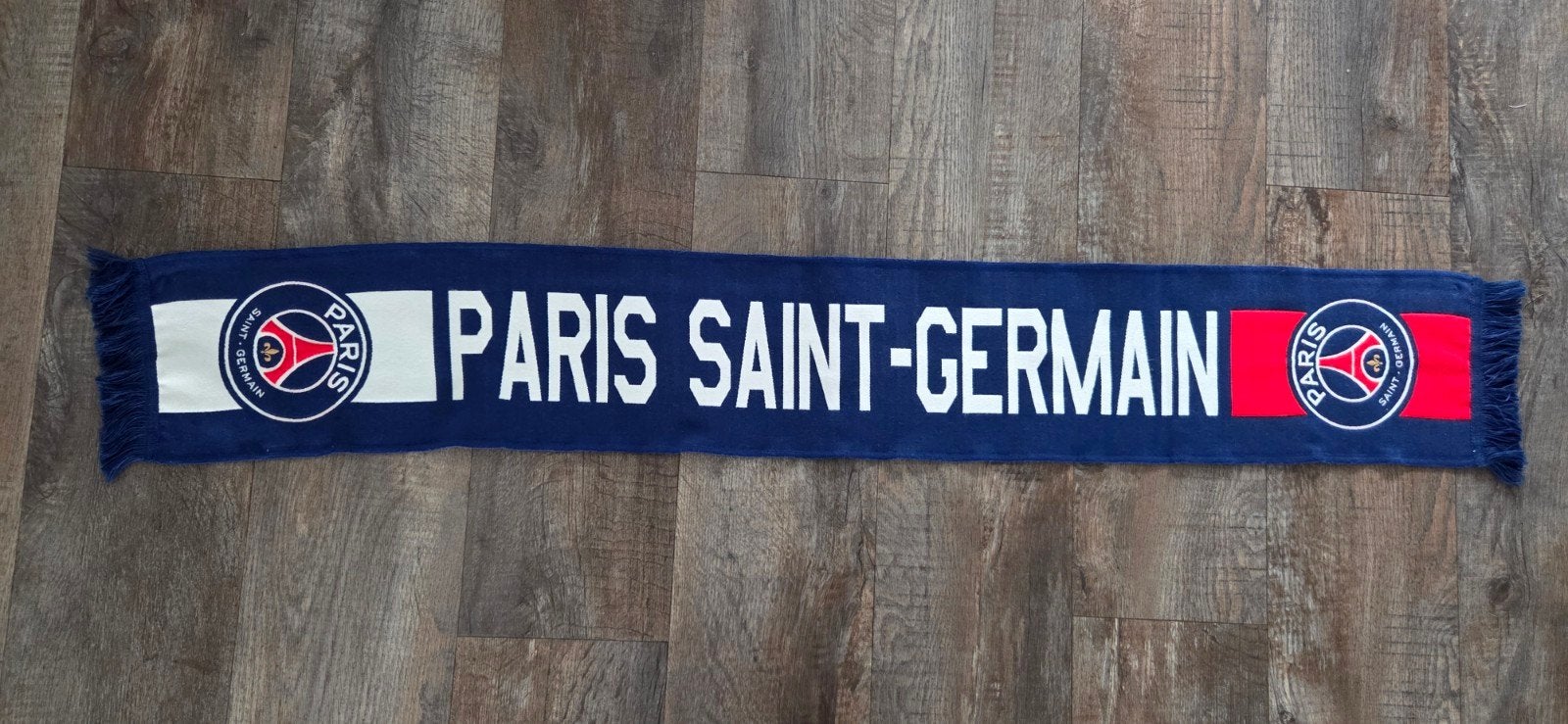 Sjaal Paris Saint Germain, Ophalen of Verzenden, Zo goed als nieuw, Buitenlandse clubs, Vaantje of Sjaal