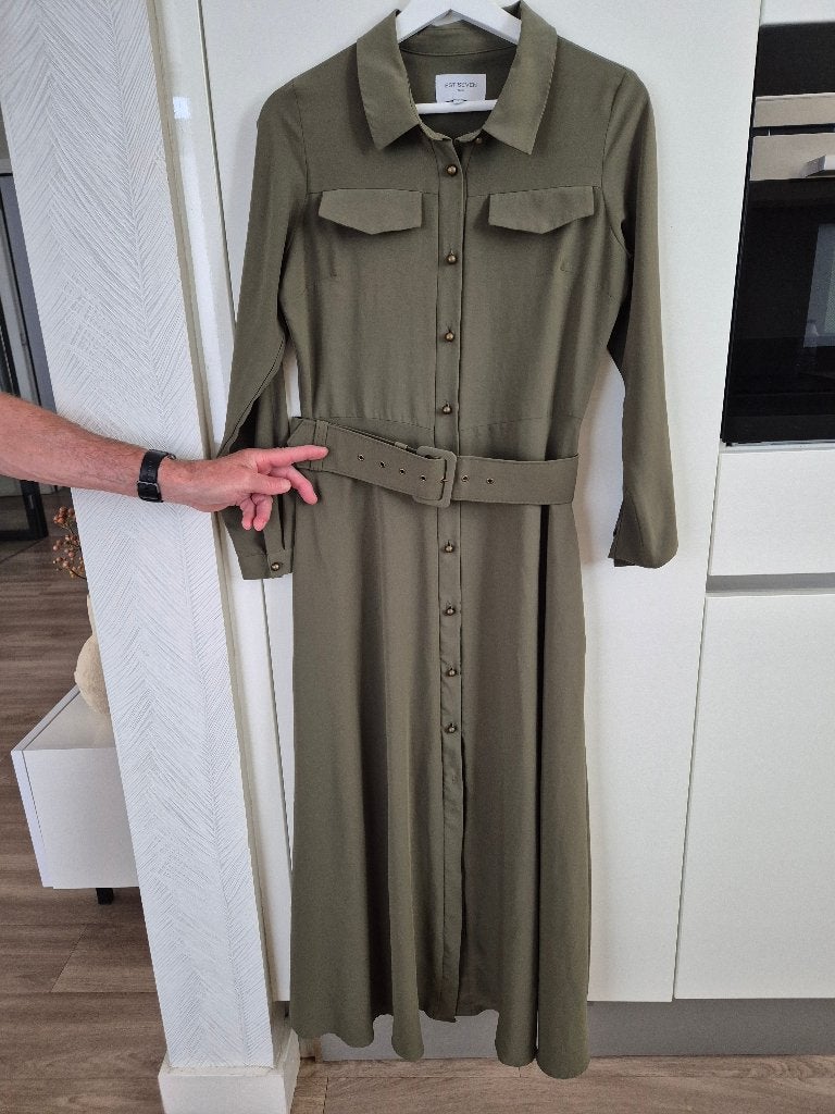 Groene jurk van travelstof met brede ceintuur., Kleding | Dames, Jurken, Ophalen of Verzenden, Zo goed als nieuw, Maat 36 (S)
