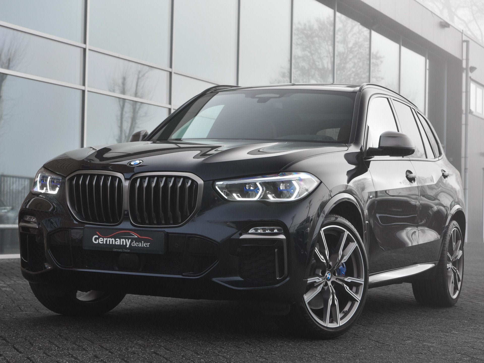 BMW X5 M50d M-Sportpakket Grijs-kenteken Laser-LED H&K Pano, Gebruikt, 2993 cc, Zwart, Diesel