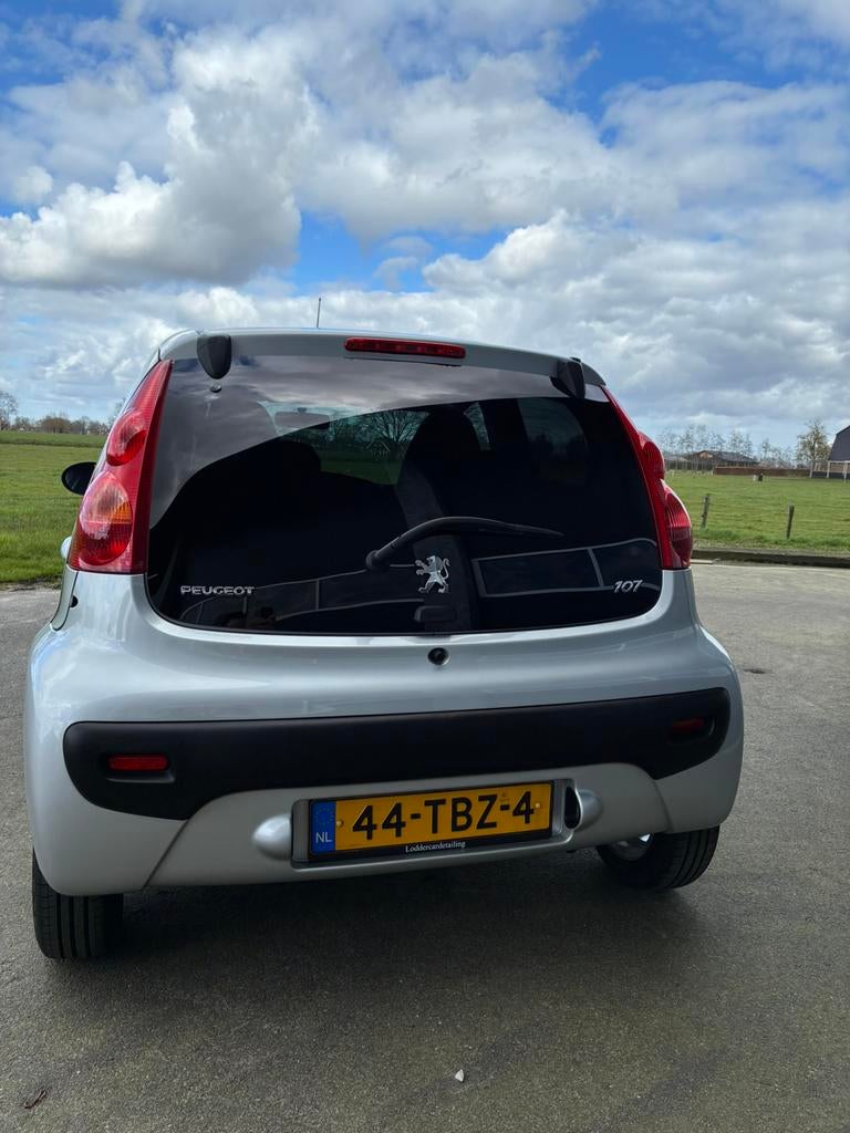 Peugeot 107 1.0 12V 5DR 2012 Grijs Airco/elektrische spiegel, Voorwielaandrijving, Euro 5, Stof, 68 pk