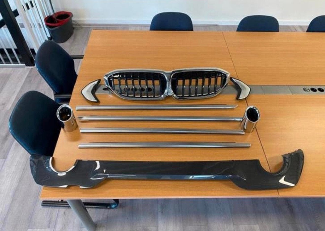 BMW G20 onderdelen grill diffuser uitlaat tips raam lijsten, Ophalen