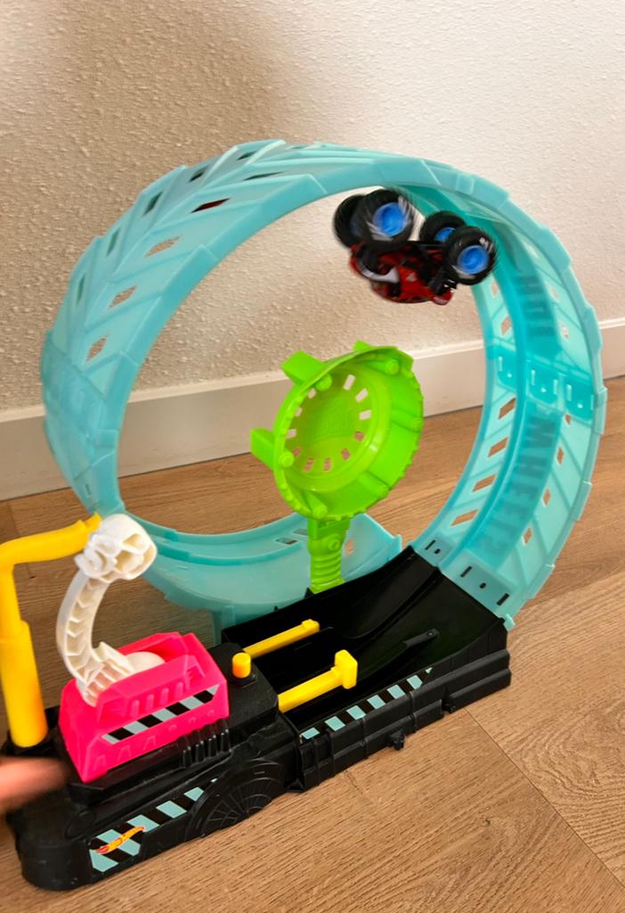 Hotwheels monstertruck looping, Ophalen, Racebaan, Zo goed als nieuw, Hot Wheels