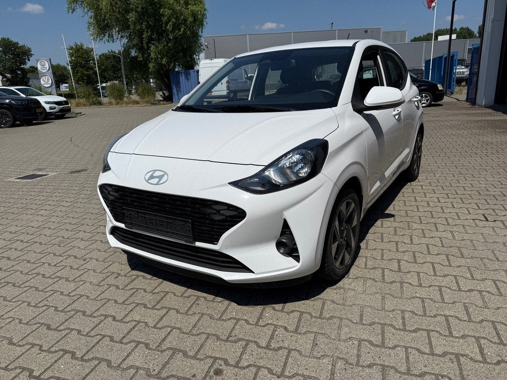 Hyundai I10 1.0 Premium Automaat (BOVAG/RIJKLAARPRIJS), Auto's, Hyundai, 12 maanden, Stof, Zwart, 899 kg