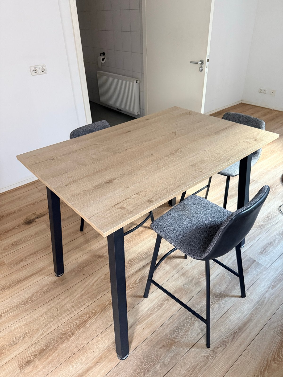 Eettafel met 3 barkrukken - Hout en Metaal, Huis en Inrichting, Ophalen, Gebruikt, 100 tot 150 cm, 50 tot 100 cm