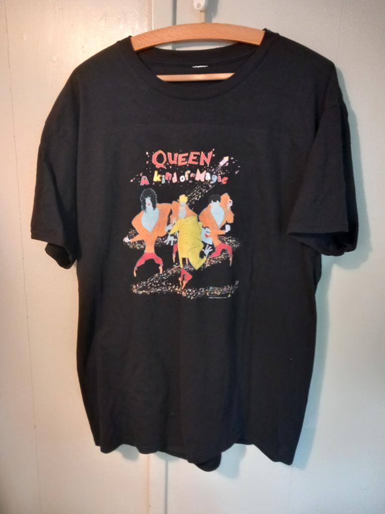 Queen the magic tour t- shirt 2 xxl, Ophalen of Verzenden, Zo goed als nieuw, Overige maten, Zwart