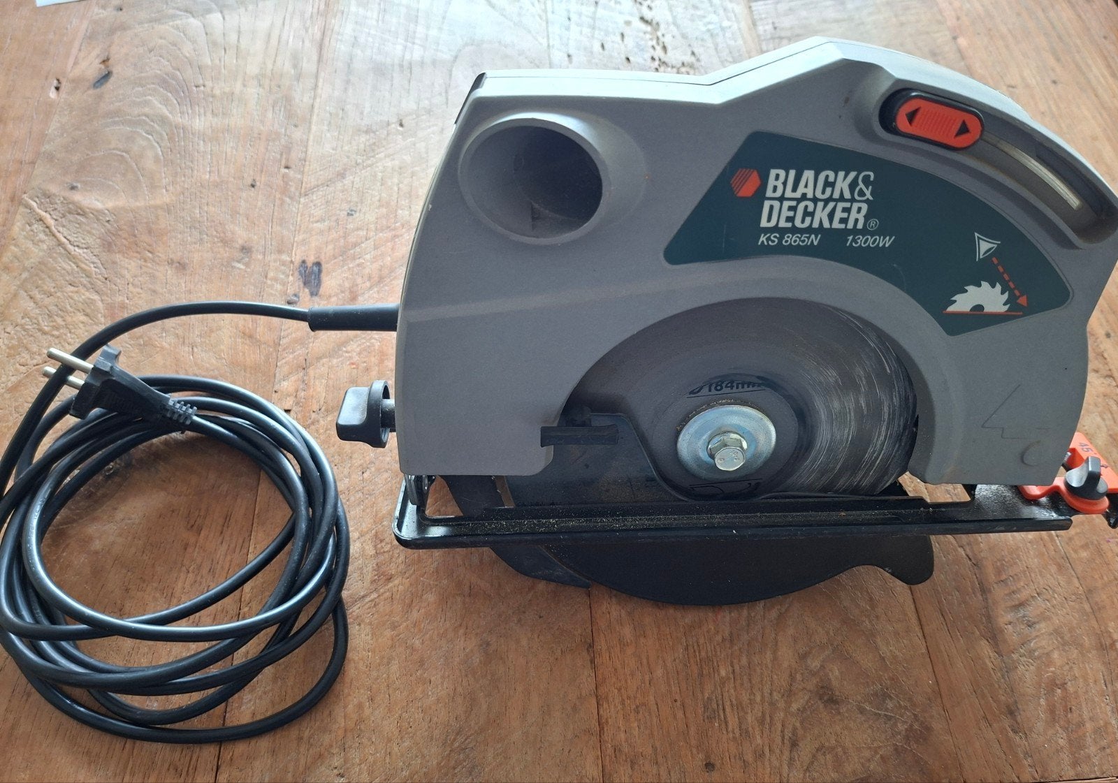 Black & Decker Cirkelzaag KS865N 1300W, Ophalen