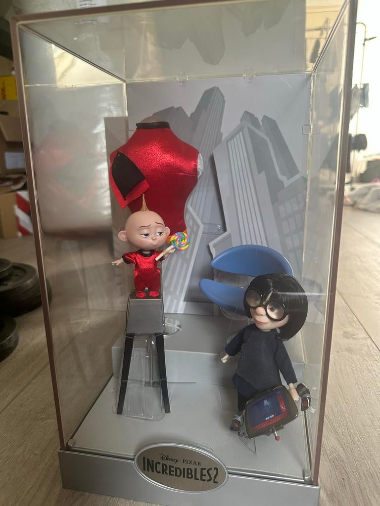 Disney Limited Edition Doll The Incredibles 2 Edna Mode & Ja, Verzamelen, Ophalen of Verzenden, Overige figuren, Nieuw, Beeldje of Figuurtje