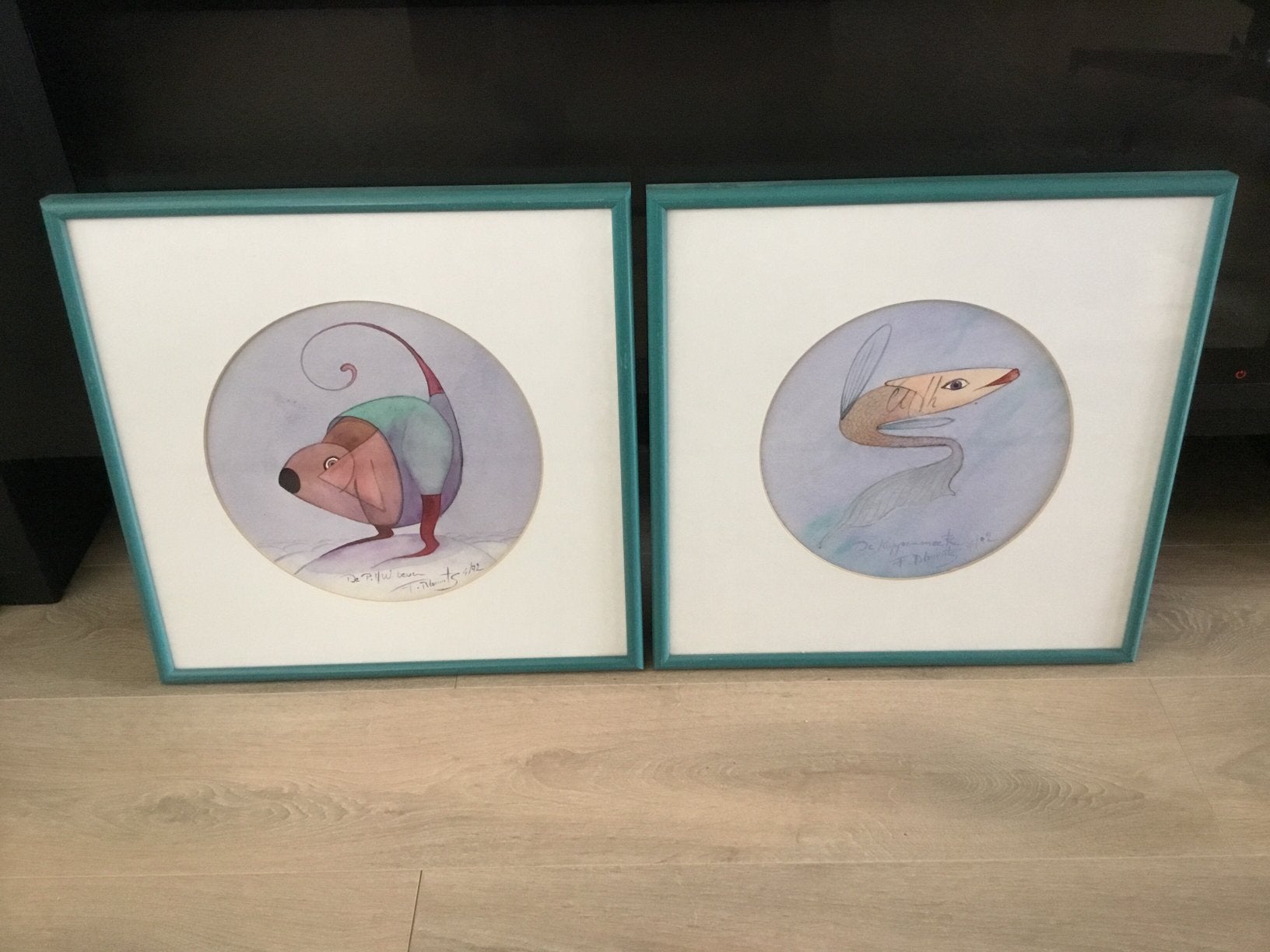 Twee stuks schilderijen achter glas gesigneerd, Ophalen