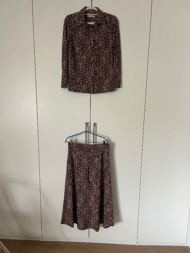 Nieuwstaat: Studio Anneloes set blouse plus rok maat M, Kleding | Dames, Ophalen of Verzenden, Zo goed als nieuw, Maat 38/40 (M)