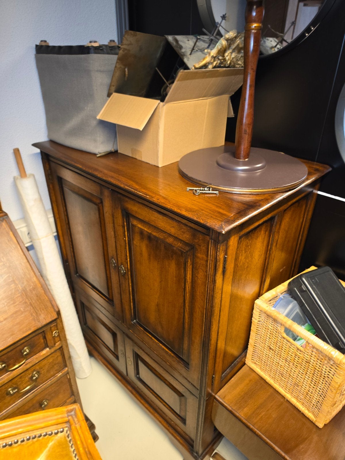 houten tv kast met twee deuren en lades, Antiek en Kunst, Antiek | Meubels | Kasten, Ophalen