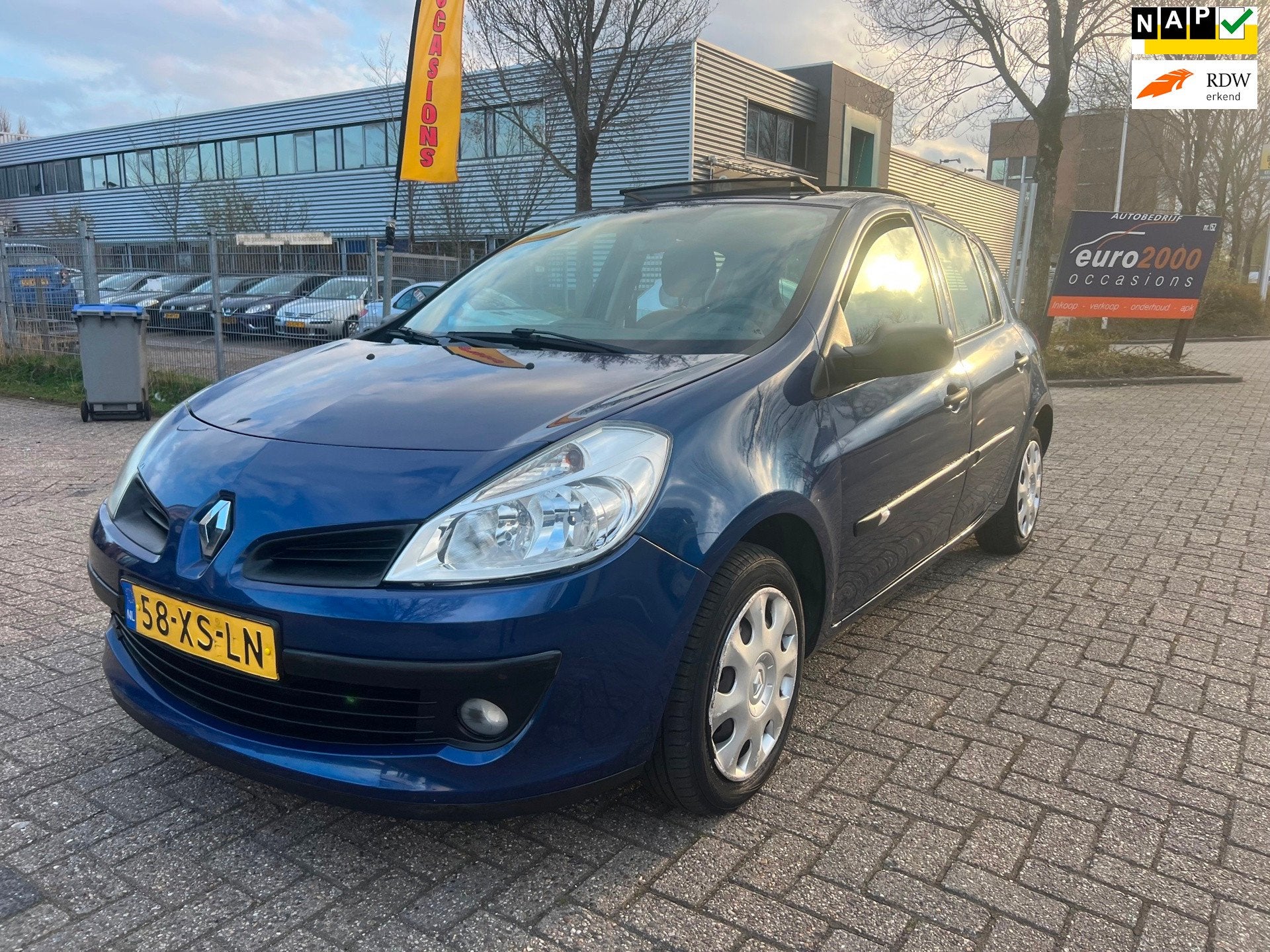 Renault Clio 1.2-16V Business Line - Airco - Panoramadak !, Auto's, Voorwielaandrijving, 535 kg, Gebruikt, Zwart
