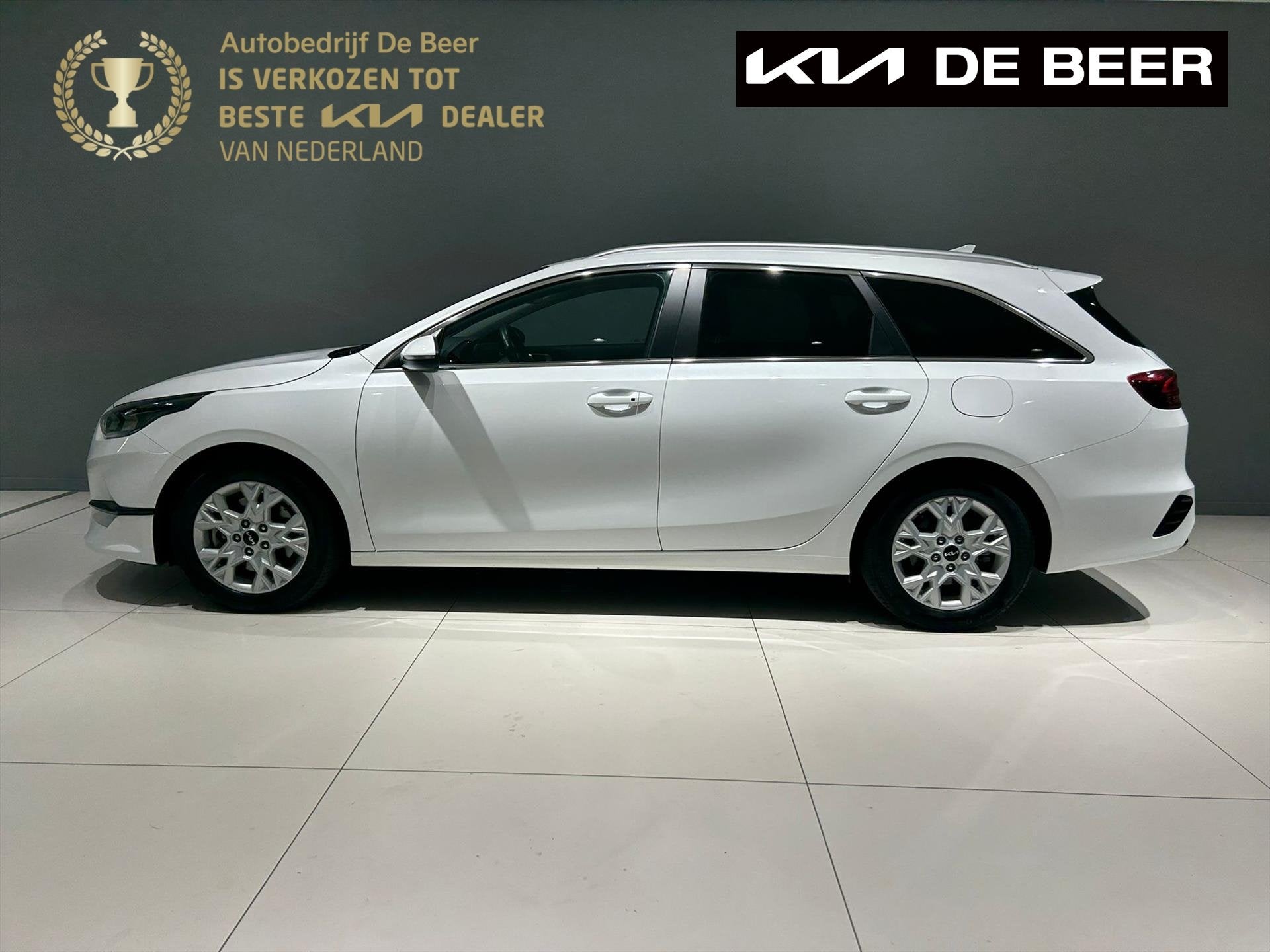 KIA Ceed Sw 1.5 T-GDi 140pk DCT7 DynamicPlusLine, 12 maanden, Gebruikt, 4 cilinders, Wit