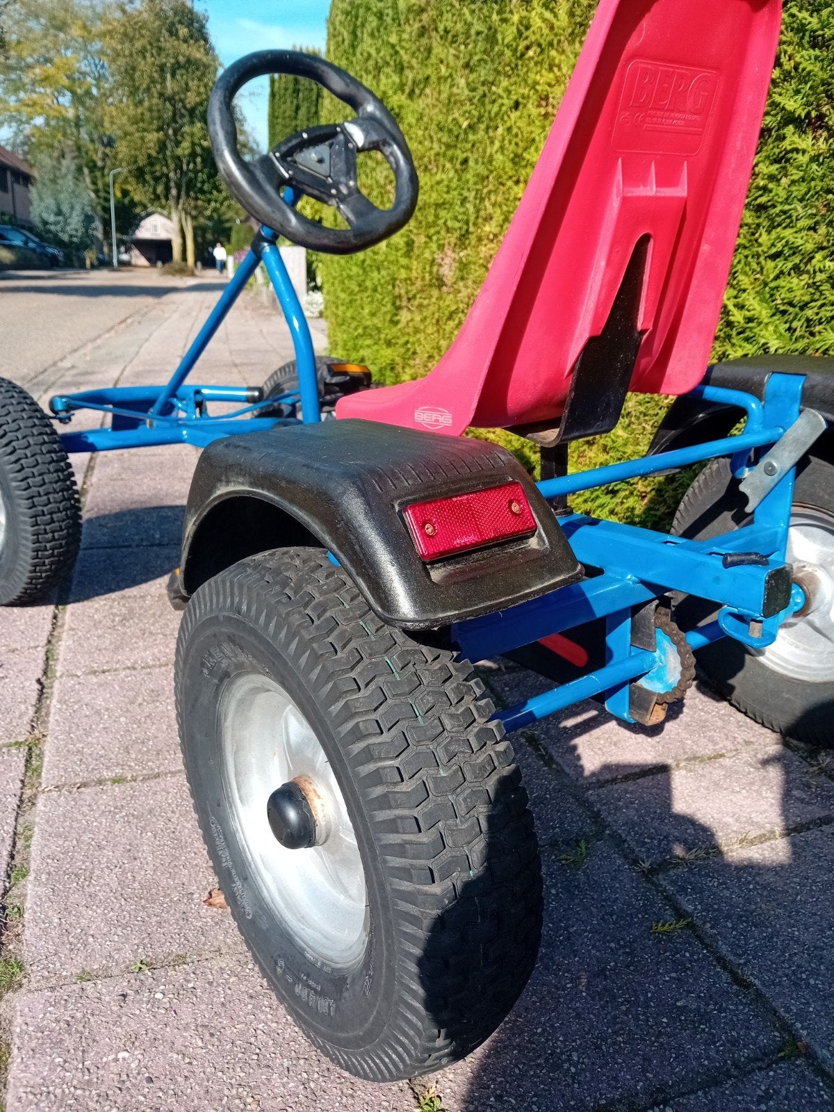 Skelter blauw met rode zitting, Ophalen, Gebruikt, Berg, Vrijloopautomaat