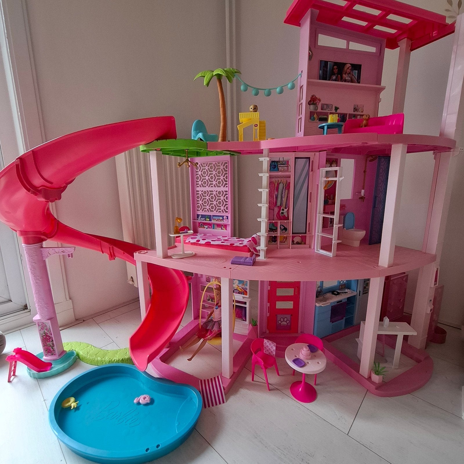 Barbies huis/ droomhuis, Kinderen en Baby's, Speelgoed | Poppenhuizen, Ophalen, Zo goed als nieuw, Poppenhuis