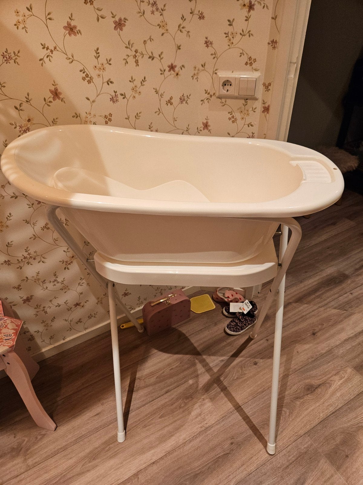 Hema babybadje met standaard en verkleiner, Kinderen en Baby's, Ophalen, Gebruikt, Badje, Hema