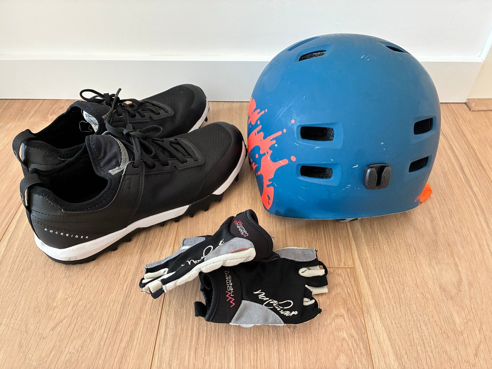 Fietsschoenen (mt 38), handschoenen en helm - Zo goed als ni, Ophalen, Zo goed als nieuw, Overige maten, Schoenen