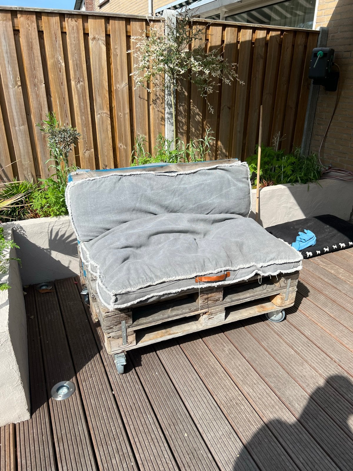 Pallet lounge stoel met kussens en wielen, Ophalen, Gebruikt, Hout, Eén