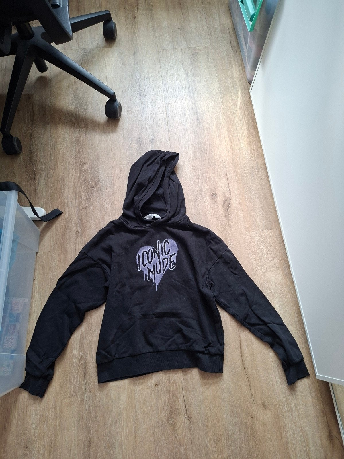 H&M Zwarte Hoodie "Iconic Mode" Maat 146/152, Gebruikt, Meisje, Trui of Vest, H&M