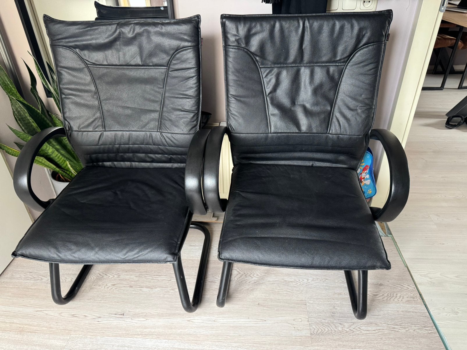 Stoelen 2 st. echt leer GRATIS! Moet weg !!!, Ophalen, Gebruikt, Twee, Zwart