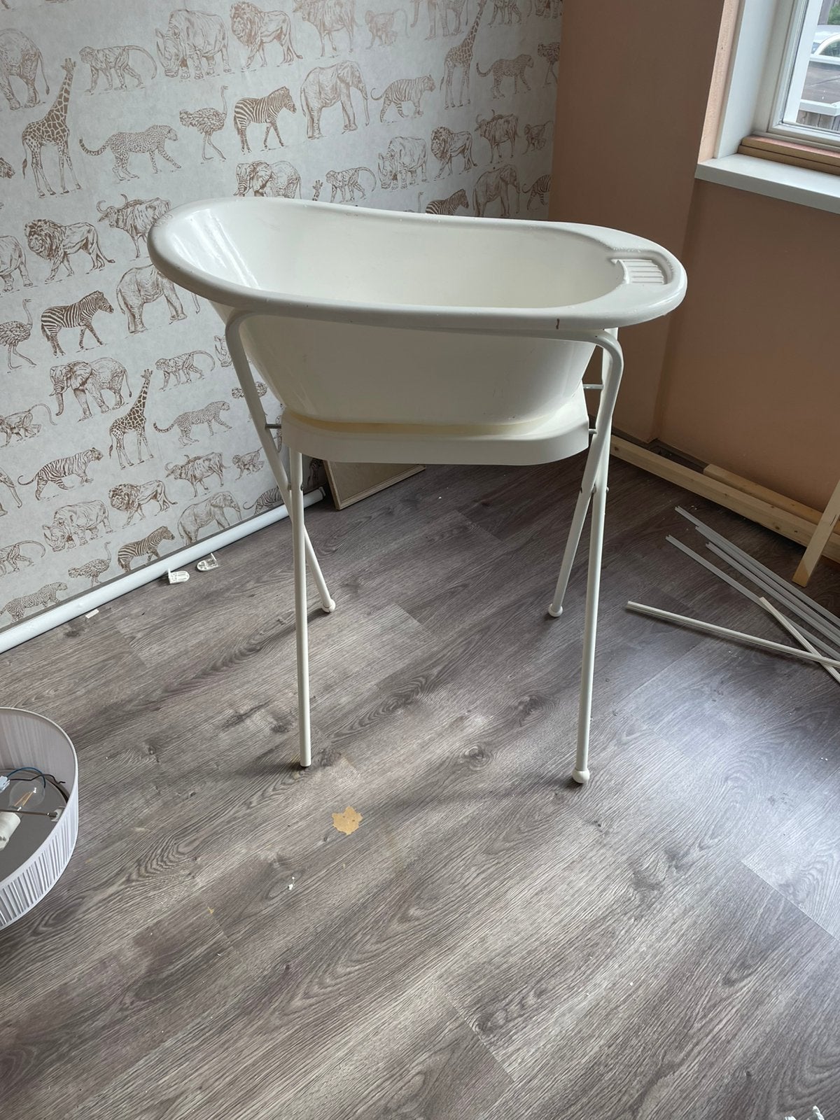 Babybadje met standaard, Ophalen, Zo goed als nieuw, Badje, Standaard