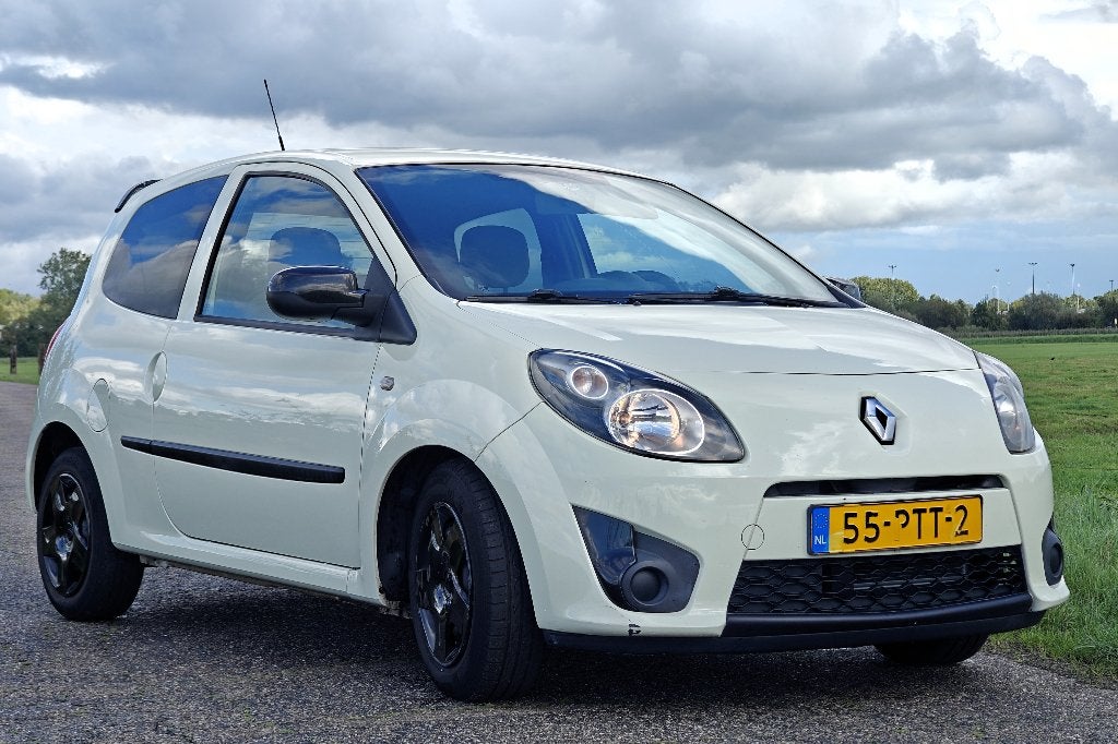 Renault Twingo 1.2 Zeer ruim! airco trekhaak nieuwe distribu, Auto's, 74 pk, 4 cilinders, 4 stoelen, Verwarmde buitenspiegels
