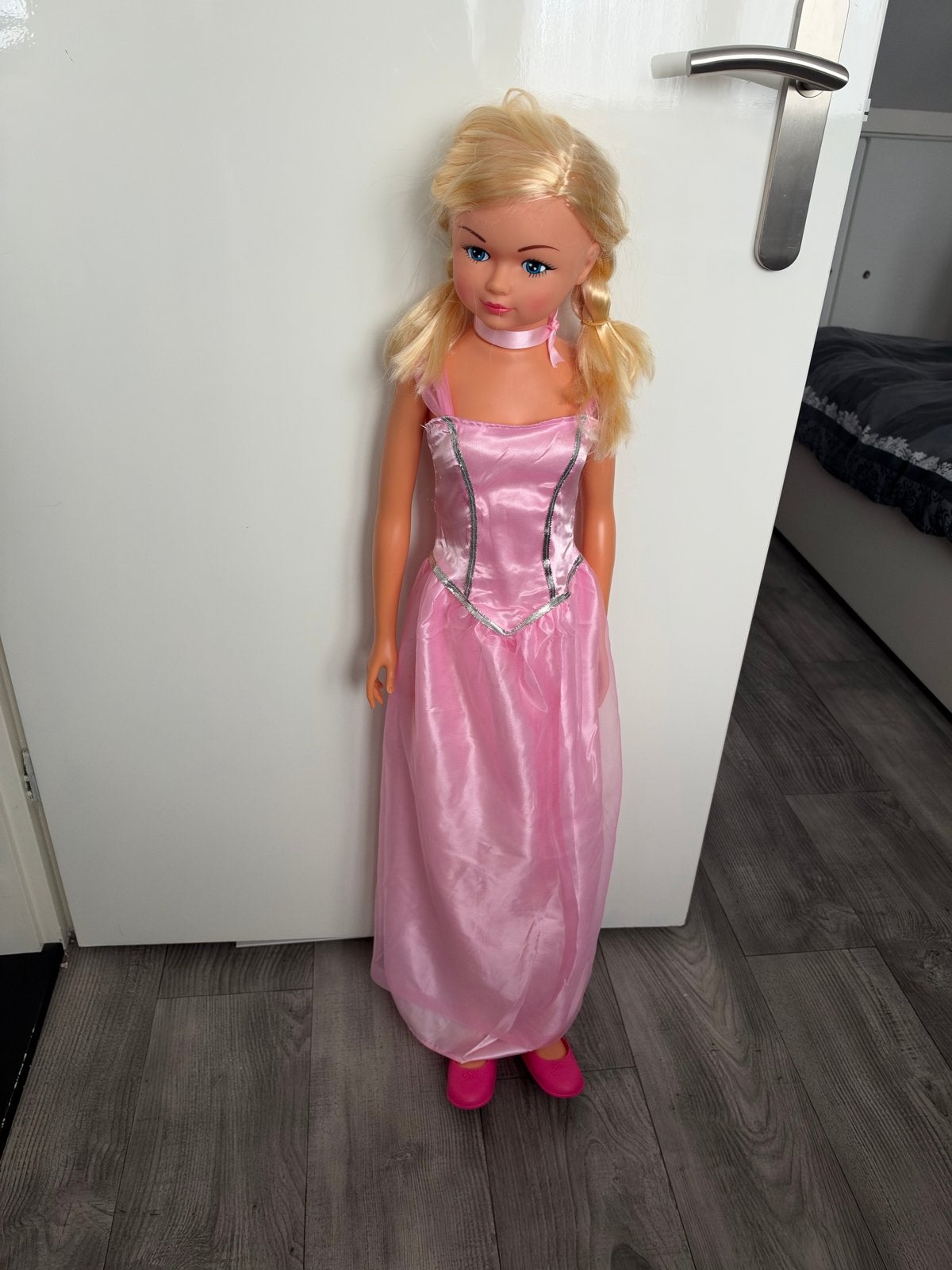 Grote pop met blond haar en roze jurk, Ophalen, Zo goed als nieuw, Overige typen