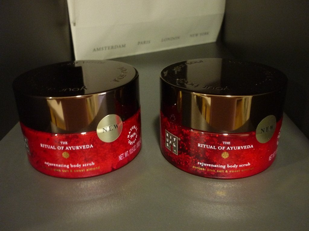 2x Nieuw Rituals Ritual Ayurveda, body scrub, salt bodyscrub, Ophalen of Verzenden, Nieuw, Bad & Douche