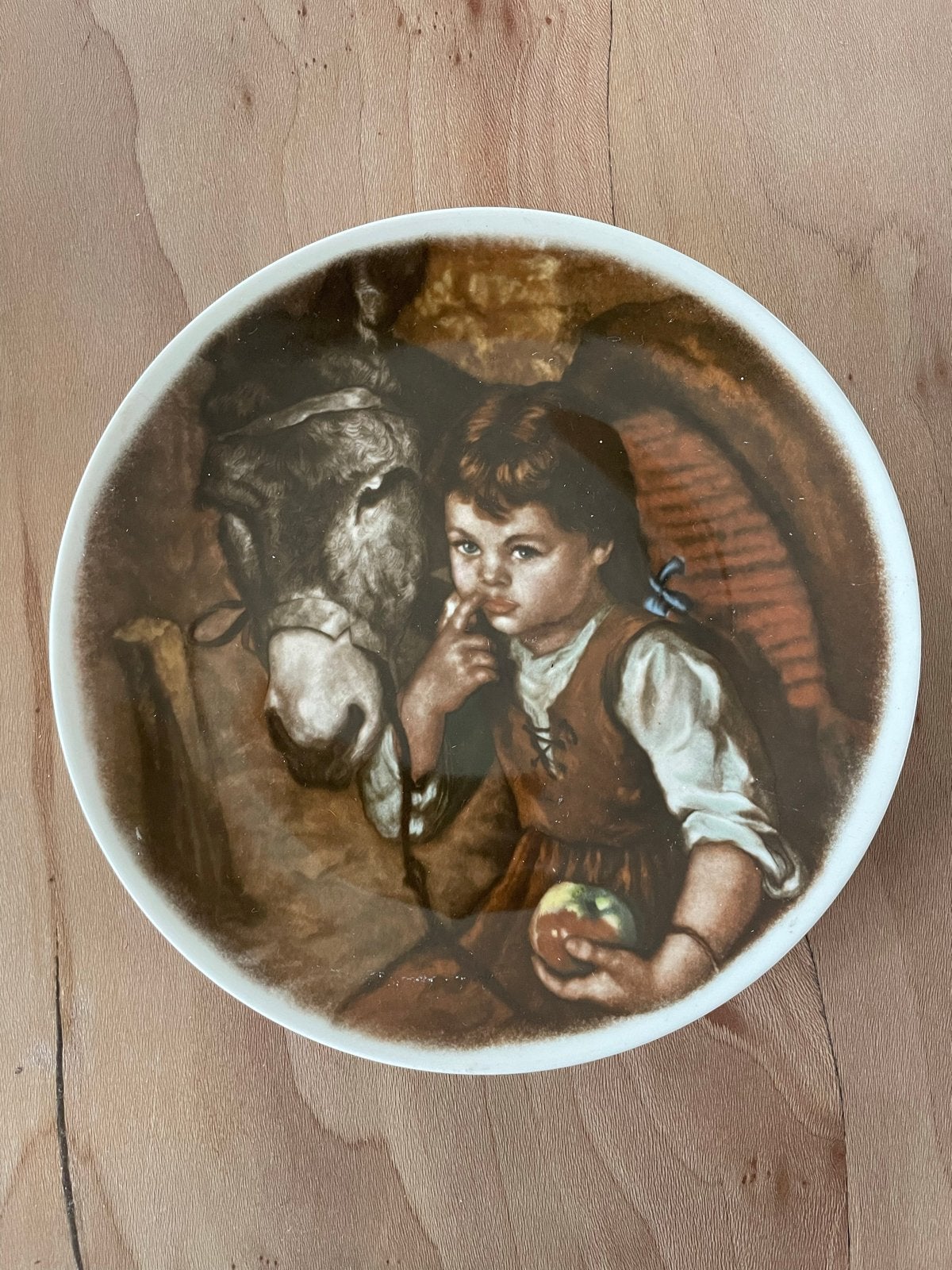 Royal Schwabap sierbord: Jongen met ezel en appel, Antiek en Kunst, Ophalen of Verzenden