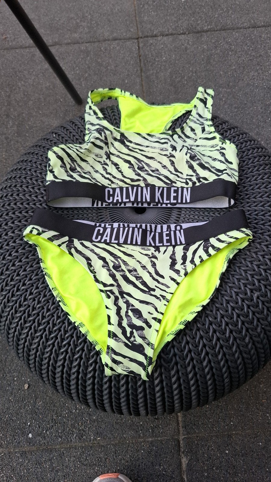 Calvin Klein Bikini Set Neon Geel Zebraprint, Kleding | Dames, Badmode en Zwemkleding, Ophalen, Geel, Zo goed als nieuw, Bikini
